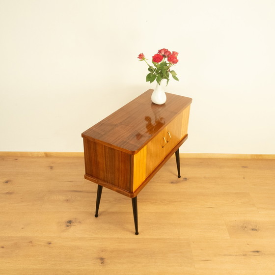 Image 1 of petite commode avec bandes décoratives verticales, noyer, années 1960