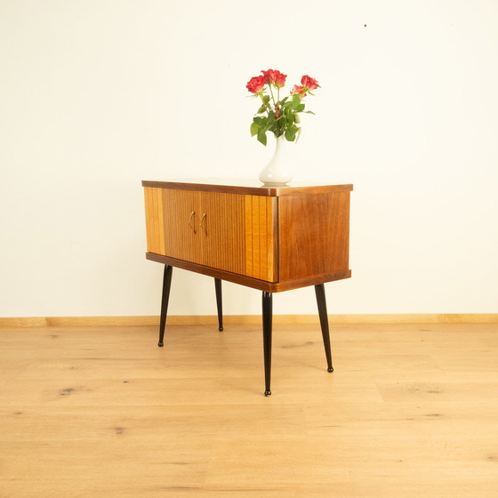 Image 1 of petite commode avec bandes décoratives verticales, noyer, années 1960