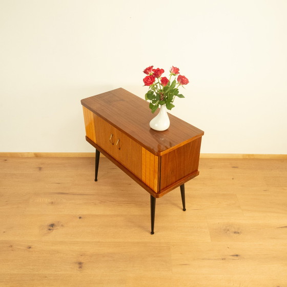 Image 1 of petite commode avec bandes décoratives verticales, noyer, années 1960