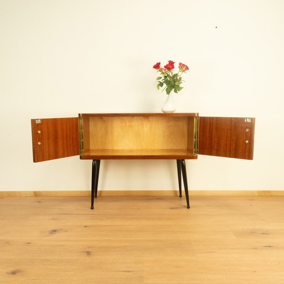 Image 1 of petite commode avec bandes décoratives verticales, noyer, années 1960