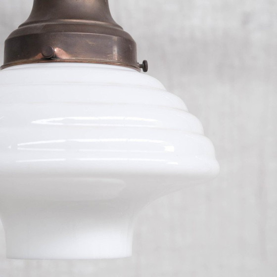 Image 1 of Lampada a sospensione francese vintage in opalino e ottone, anni '30