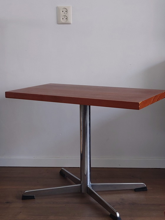 Image 1 of Vintage table with turntable