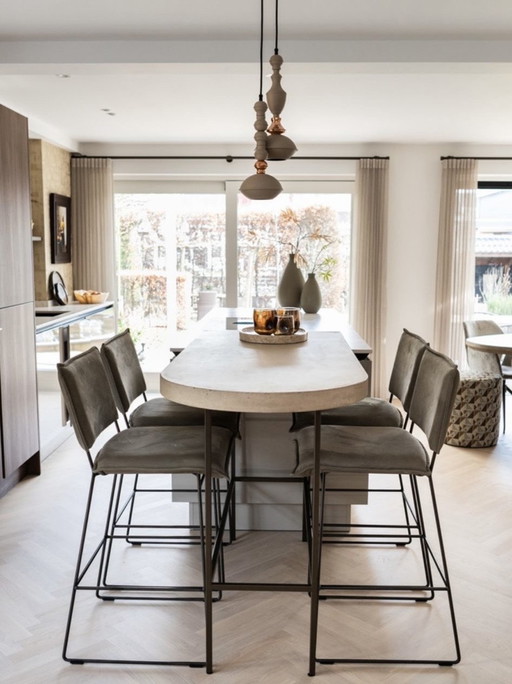 2x Modern Bar Stools