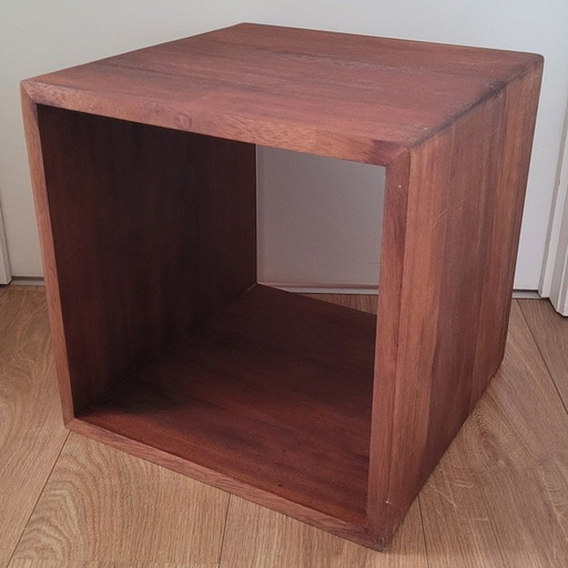 Beautiful solid teak cube 40 x 40 cm