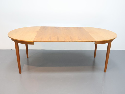 Danish dining table round / oval extendable