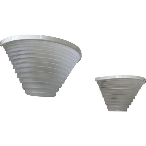 Pair of vintage wall lamp in white lacquered metal and sandblasted glass for Artemide, Italy 1970