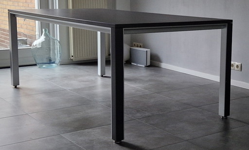 Leolux Izaki Dining Table