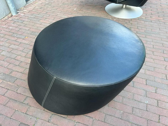 Image 1 of Leolux Moreno round pouf black leather