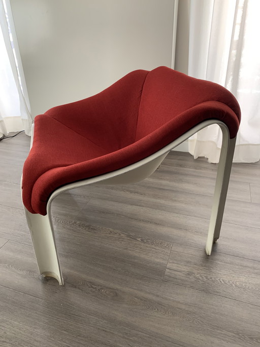 Artifort F300 Lounge Chair