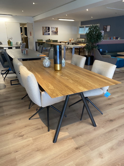 Bert Plantagie Remo dining table