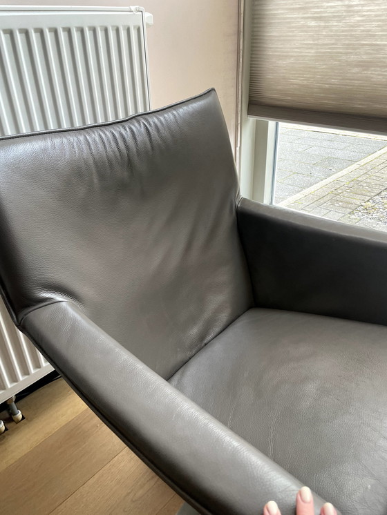 Image 1 of Sillón Djenné de diseño en stock (piel lava/gris)