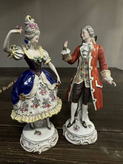 Couple D' Élégants - Sitzendorf Porcelaine Debut Xx E Siècle / H 26 Et 27 Cm