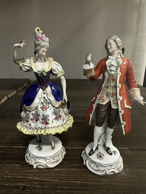 Couple D' Élégants - Sitzendorf Porcelaine Debut Xx E Siècle / H 26 Et 27 Cm