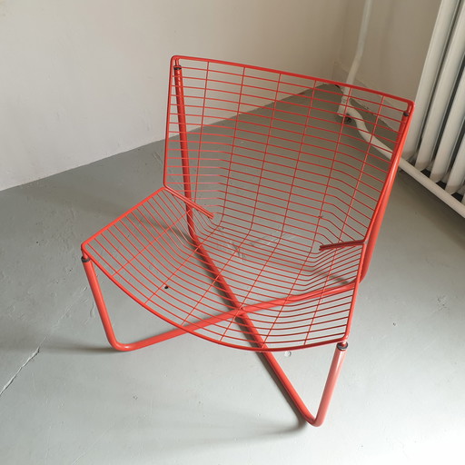 Chaise grillagée Ikea Järpen rouge vintage