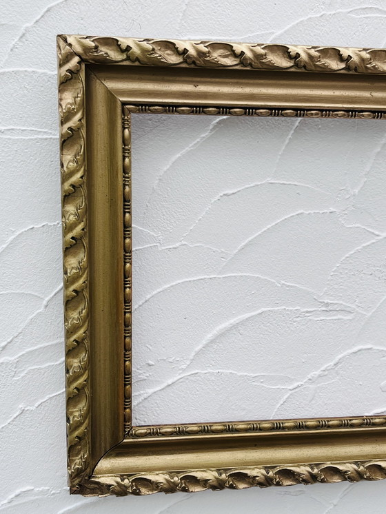 Image 1 of Cornice in legno con rilievo dorato