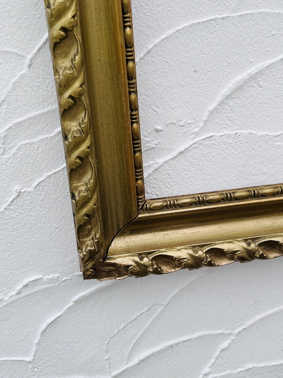 Image 1 of Cornice in legno con rilievo dorato