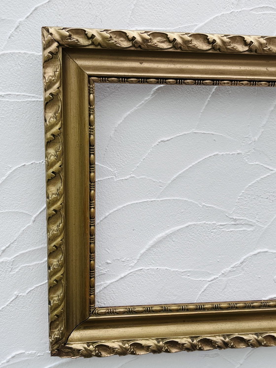 Image 1 of Cornice in legno con rilievo dorato