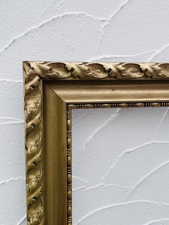 Image 1 of Cornice in legno con rilievo dorato