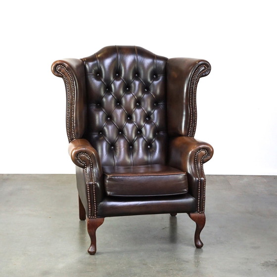 Image 1 of Fauteuil d'oreille Chesterfield anglais en cuir de vachette marron foncé