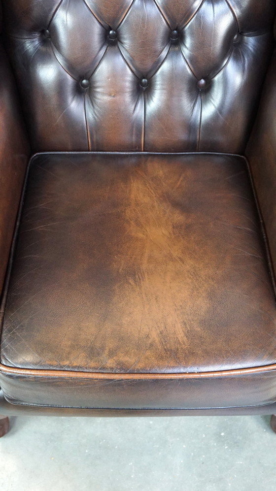 Image 1 of Fauteuil d'oreille Chesterfield anglais en cuir de vachette marron foncé