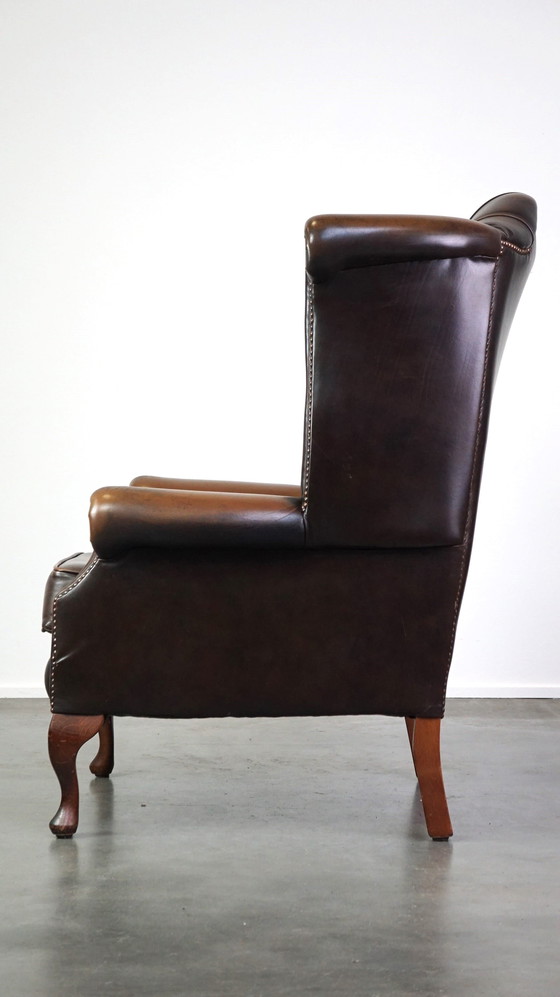 Image 1 of Fauteuil d'oreille Chesterfield anglais en cuir de vachette marron foncé