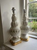 Coppia di lampade vintage Manises, ceramica bianca, maiolica, anni '60