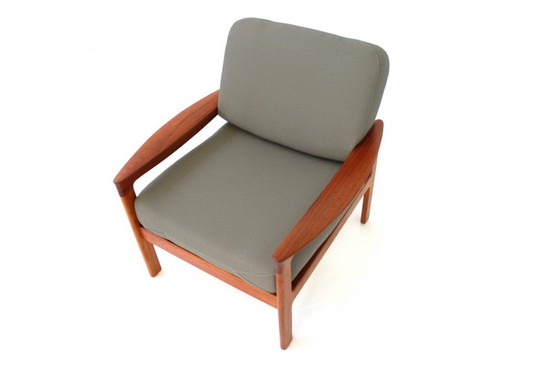 Image 1 of Arne Wahl Iversen pour Komfort Denmark, Mid Century Danish Teak Lounge Chair / Fauteuil, nouvelle couverture