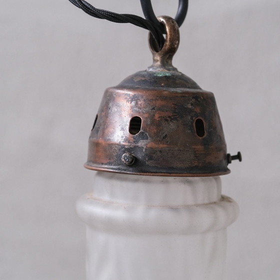 Image 1 of Lampada a sospensione vintage "Cloudy" in vetro opaco, Francia 1960