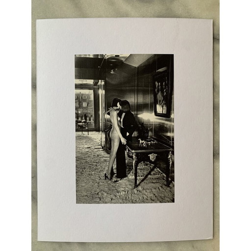 Fotograbado vintage "Mannequins, Quai d'Orsay II, 1977" de Helmut Newton, 1970