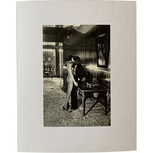 Fotograbado vintage "Mannequins, Quai d'Orsay II, 1977" de Helmut Newton, 1970