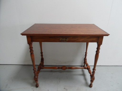 Table d'appoint vintage avec tiroir
