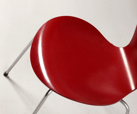 Image 1 of 2x Arne Jacobsen series 7 chairs