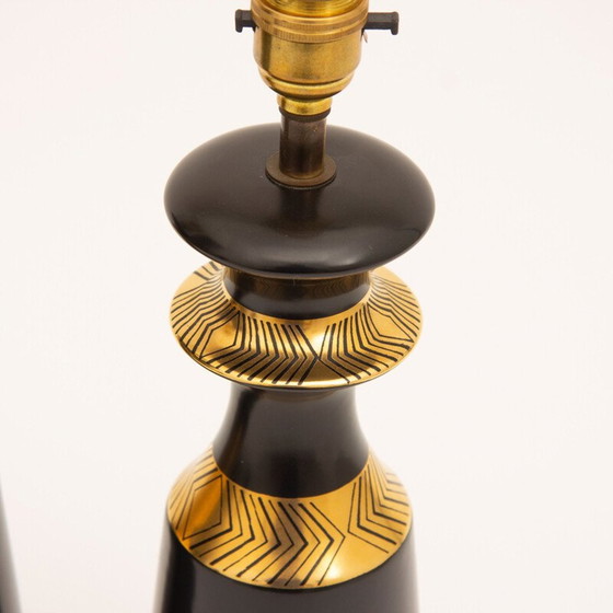 Image 1 of Coppia di lampade da tavolo vintage nere con design dorato della gamma Crown Devon Memphis
