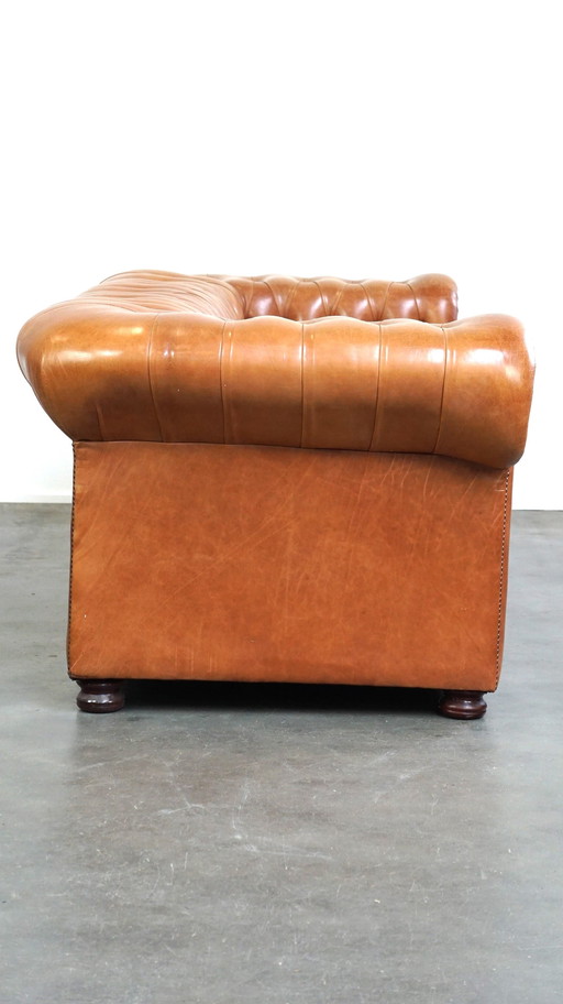 Canapé chesterfield anglais 2,5 places en cuir de vachette marron clair/crème