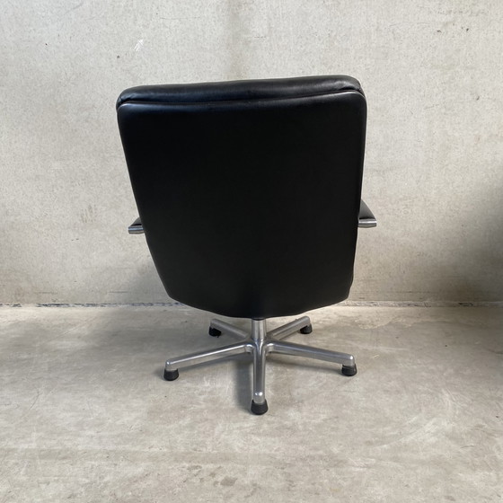 Image 1 of Artifort F141 leather swivel armchair Geoffrey Harcourt