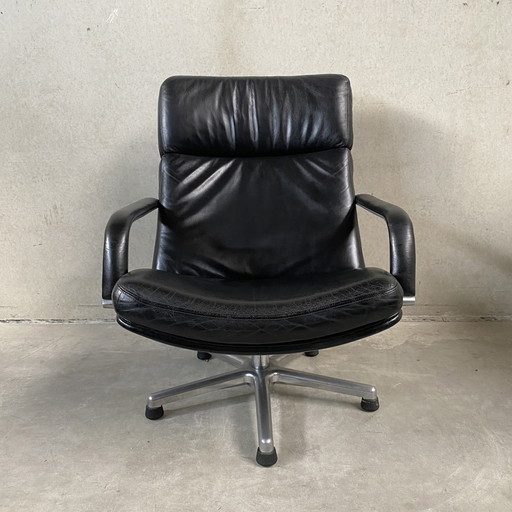 Artifort F141 fauteuil pivotant en cuir Geoffrey Harcourt