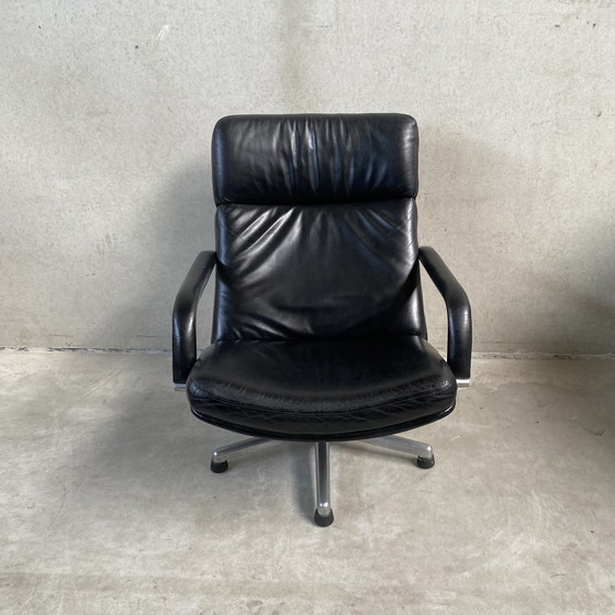 Image 1 of Artifort F141 leather swivel armchair Geoffrey Harcourt