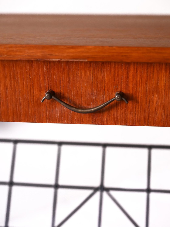 Image 1 of Mesita de noche de los años 60 con patas de metal