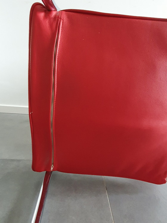 Image 1 of Chaise Thonet à structure tubulaire en cuir rouge