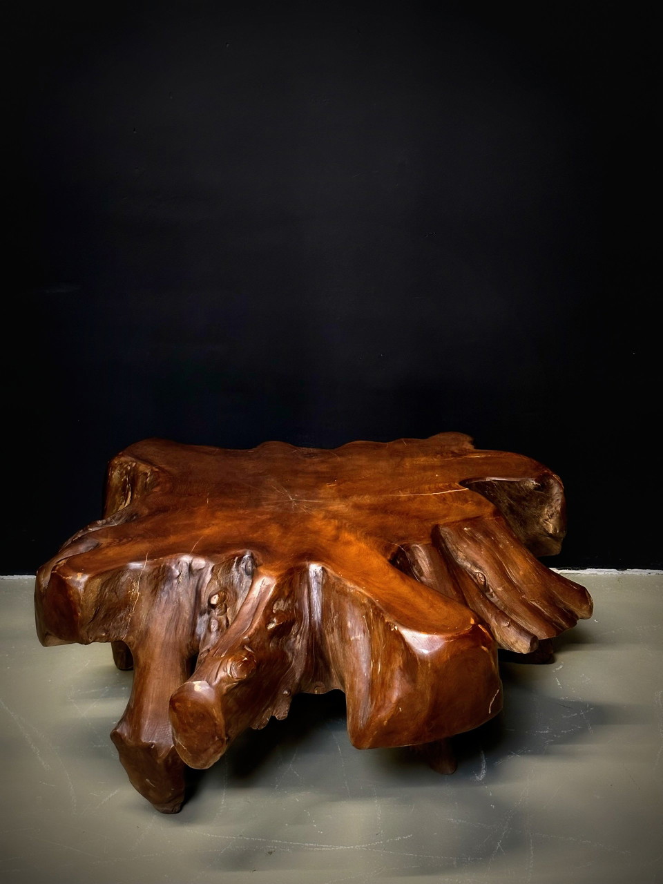 Mesa de centro de madera de raíz