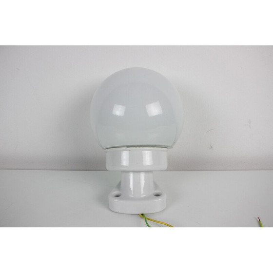 Image 1 of Lampada da parete vintage in porcellana e vetro opalino, Cecoslovacchia anni '60