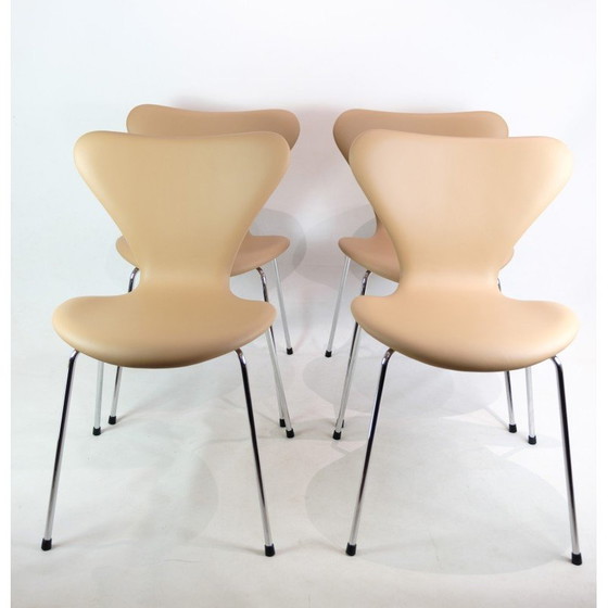 Image 1 of Set of 4 vintage Seven chairs model 3107 by Arne Jacobsen for Fritz Hansen