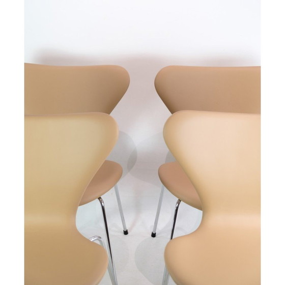 Image 1 of Set of 4 vintage Seven chairs model 3107 by Arne Jacobsen for Fritz Hansen
