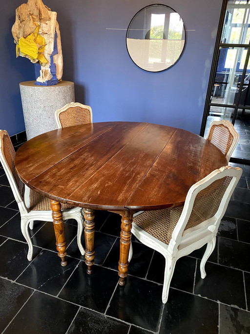 Antique Round Table With 8 Chairs