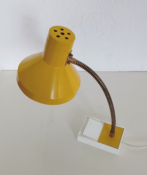 Image 1 of Lampada da scrivania gialla anni Settanta 