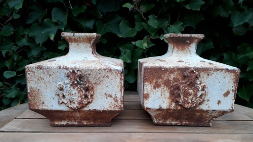 2 Cast iron brocante garden vases 21 cm high