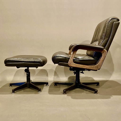 Fauteuil Et Son Ottoman Design Cuir 1960.