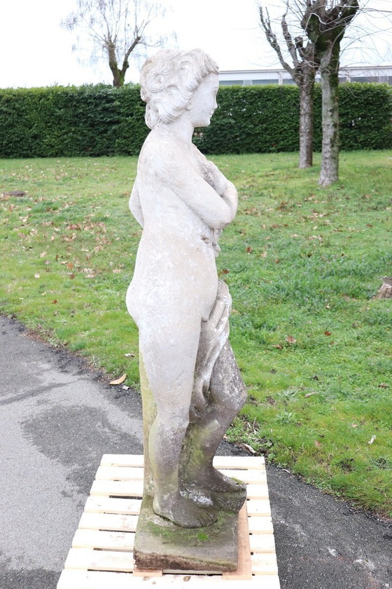 Image 1 of Leda y el cisne, estatua de piedra del jardín