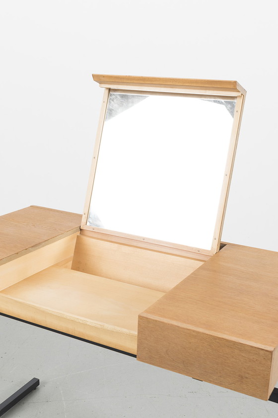 Image 1 of Bureau ou coiffeuse minimaliste