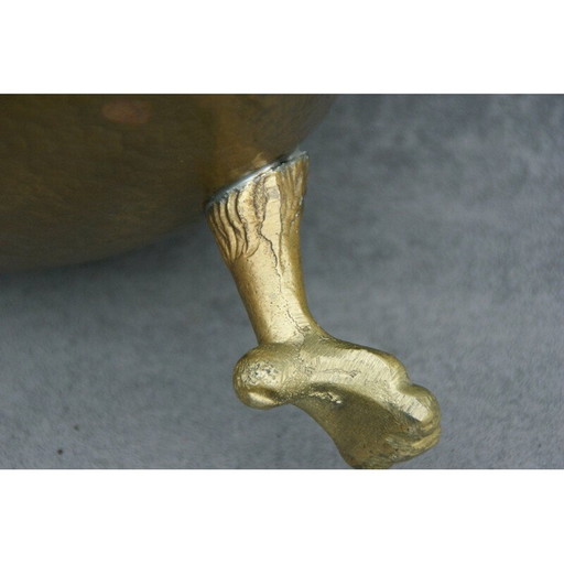 Maceta vintage de latón con cabezas de león, 1900